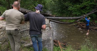 Обвалився міст у Виженці: чи був він аварійним Обвалився міст у Виженці: чи був він аварійним