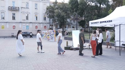У Вінниці на Європейській площі встановили «Дзеркало Незалежності» У Вінниці на Європейській площі встановили «Дзеркало Незалежності»