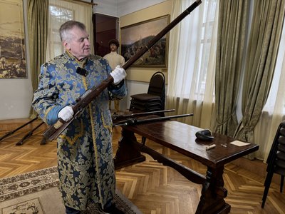 "Порівнюємо його зараз із Путіним": як працює заповідник "Поле полтавської битви" "Порівнюємо його зараз із Путіним": як працює заповідник "Поле полтавської битви"