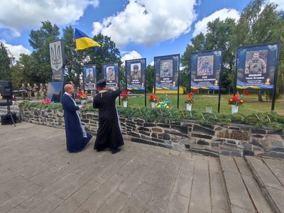 Алея Слави в Луках: на Житомирщині вшанували пам’ять шести загиблих Героїв Алея Слави в Луках: на Житомирщині вшанували пам’ять шести загиблих Героїв