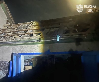 «Перший прийняв на себе удар»: як родина з Одещини відновлює будинок після атаки РФ «Перший прийняв на себе удар»: як родина з Одещини відновлює будинок після атаки РФ