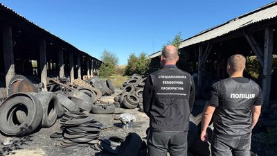 Незаконне виготовлення пального: неподалік Хмельницького виявили підпільне виробництво Незаконне виготовлення пального: неподалік Хмельницького виявили підпільне виробництво