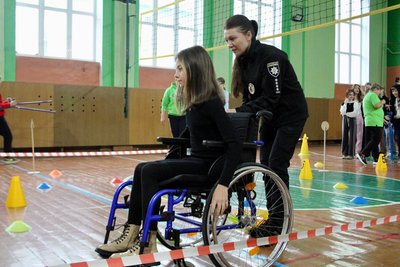Урок безбар'єрності, крісло колісне, гімназія Івана Франка, Тернопіль, безбар'єрність