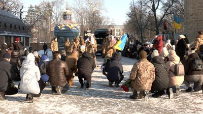"Тяжко втрачати таких людей": у Черкасах в останню путь провели двох військових "Тяжко втрачати таких людей": у Черкасах в останню путь провели двох військових