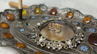 Кільця наречених. Миколаїв, серпень 2025 року Кільця наречених. Миколаїв, серпень 2025 року