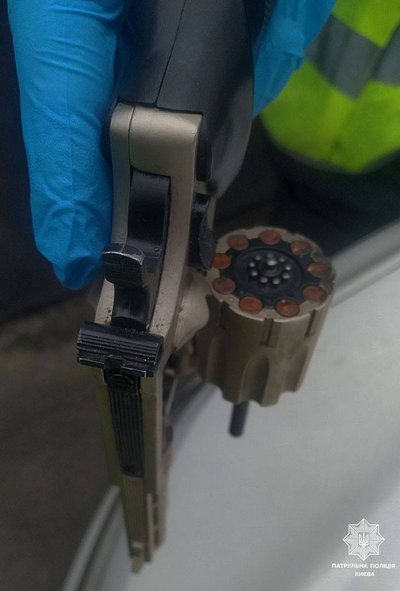 У Києві суперечка за гараж закінчилась стріляниною У Києві суперечка за гараж закінчилась стріляниною