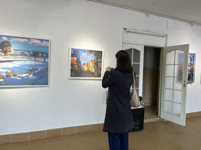 Виставку-продаж картин закарпатських художників на підтримку ЗСУ відкрили в Ужгороді Виставку-продаж картин закарпатських художників на підтримку ЗСУ відкрили в Ужгороді