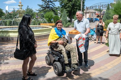 Дев'ять діб чекав на евакуацію: ветеран з Одещини після ампутації руки й ноги повернувся додому