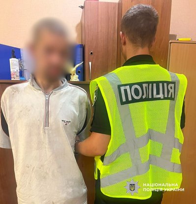 Топтав ногами стяг: жителя Одеси судитимуть за наругу над державним прапором Топтав ногами стяг: жителя Одеси судитимуть за наругу над державним прапором