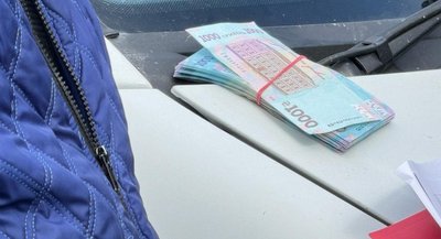 На Хмельниччині двох лісників підозрюють у продажі деревини без документів