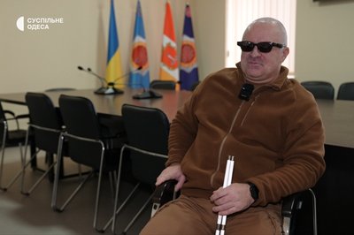 "Продовжую рухатись": в Одесі ветеран з порушенням зору працює викладачем "Продовжую рухатись": в Одесі ветеран з порушенням зору працює викладачем