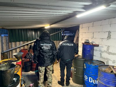 На Одещині знайшли понад шість тонн дизеля, яке могли вкрасти з суден в Ізмаїльському порту — ДПСУ На Одещині знайшли понад шість тонн дизеля, яке могли вкрасти з суден в Ізмаїльському порту — ДПСУ