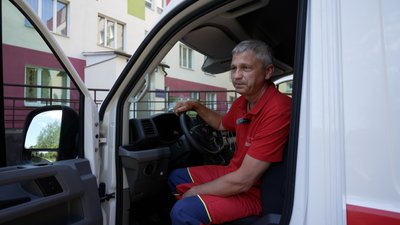 "Подобається, коли ти бачиш результат": один день з роботи бригади швидкої допомоги у Чернігові "Подобається, коли ти бачиш результат": один день з роботи бригади швидкої допомоги у Чернігові