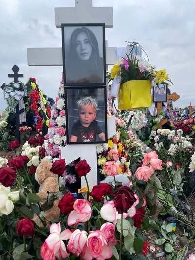 "Я не знаю, як ми без них будемо. Я не можу передати цей біль: історія родини, яка загинула в Запоріжжі через авіудар РФ "Я не знаю, як ми без них будемо. Я не можу передати цей біль: історія родини, яка загинула в Запоріжжі через авіудар РФ