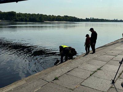 Із Дніпра підняли тіло хлопця, який через обрив троса зірвався з канатної дороги Із Дніпра підняли тіло хлопця, який через обрив троса зірвався з канатної дороги