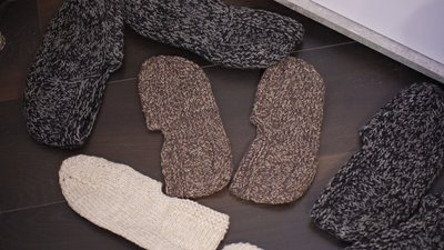 "Як не в'язати, коли вони мерзнуть в окопах": як вінницькі волонтерки підтримують оборонців "Як не в'язати, коли вони мерзнуть в окопах": як вінницькі волонтерки підтримують оборонців