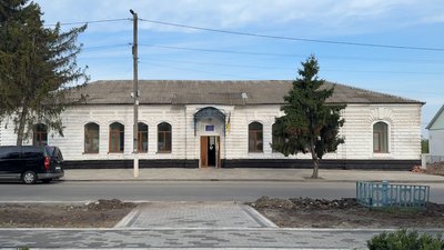 В Опішні на Полтавщині ремонтують історичну будівлю, в якій розмістили будинок дитячої творчості В Опішні на Полтавщині ремонтують історичну будівлю, в якій розмістили будинок дитячої творчості