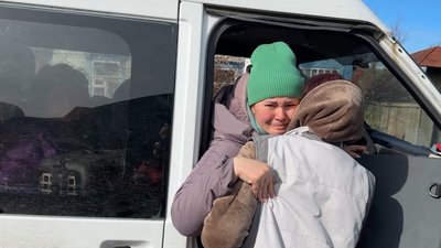 “Від Миропілля до Великої Рибиці під атакою дронів РФ”: як евакуюють людей з прикордоння Сумщини “Від Миропілля до Великої Рибиці під атакою дронів РФ”: як евакуюють людей з прикордоння Сумщини