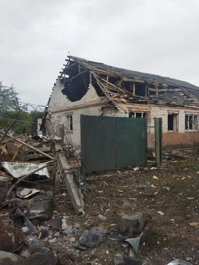 Обстріляний будинок на Харківщині. Золочів Обстріляний будинок на Харківщині. Золочів