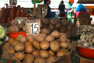 "Витрачаєш гроші, а в пакеті майже нічого нема": ціни на продукти на одеському Привозі "Витрачаєш гроші, а в пакеті майже нічого нема": ціни на продукти на одеському Привозі