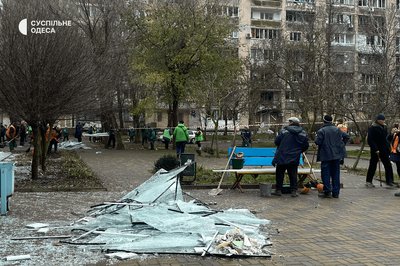 "Все розбито, балкон викрутило": як Південне оговтується після нічної атаки дронів РФ