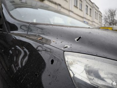 Побите внаслідок російського влучання авто, Шевченківський район Побите внаслідок російського влучання авто, Шевченківський район