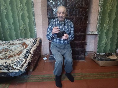 "Радіо для мене - спасіння, бо я незрячий": житель Хмельниччини останні 5 років слухає лише радіо