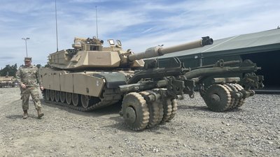 Танк M1 А1 Abrams на базі Графенвер в Німеччині, де тренуються українські військові Танк M1 А1 Abrams на базі Графенвер в Німеччині, де тренуються українські військові