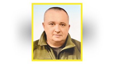 На Чернігівщині попрощалися з бійцями Дмитром Кнорозом, Сергієм Горобцем та Русланом Набільським На Чернігівщині попрощалися з бійцями Дмитром Кнорозом, Сергієм Горобцем та Русланом Набільським