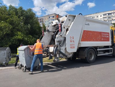 У Полтаві не вистачає вантажників та водіїв сміттєвозів У Полтаві не вистачає вантажників та водіїв сміттєвозів