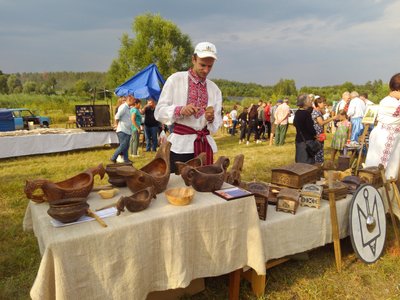 Навчає дітей різьбленню по дереву: історія майстра з Кролевеччини Навчає дітей різьбленню по дереву: історія майстра з Кролевеччини