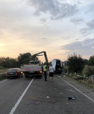 Мікроавтобус потрапив у аварію Мікроавтобус потрапив у аварію