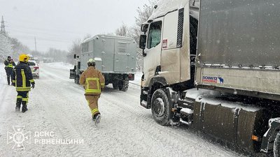 Хуртовина на Рівненщині: що відомо про стан доріг та затори 8 січня Хуртовина на Рівненщині: що відомо про стан доріг та затори 8 січня