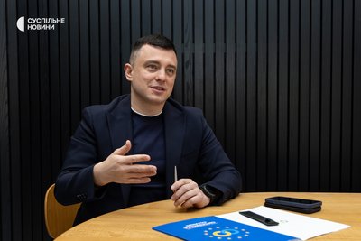 Підприємець та політик із Закарпаття із змішаної сім’ї Роланд Цебер, якого глава фракції "Фідес" оголосив одним з двох "українських шпигунів". Проти них в Угорщині оголосили санкції та заборонили в’їзд у Євросоюз. Київ, 27 березня 2026 року Підприємець та політик із Закарпаття із змішаної сім’ї Роланд Цебер, якого глава фракції "Фідес" оголосив одним з двох "українських шпигунів". Проти них в Угорщині оголосили санкції та заборонили в’їзд у Євросоюз. Київ, 27 березня 2026 року