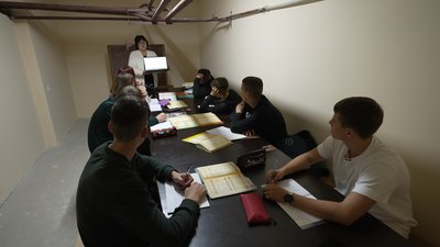 У Чернігові батьки переводять дітей туди, де є можливість навчатись в тривогу У Чернігові батьки переводять дітей туди, де є можливість навчатись в тривогу