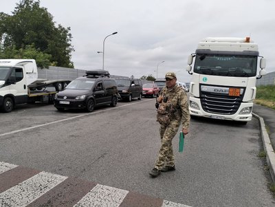 Скільки годин водії стоять в черзі на ПП "Устилуг" на Волині