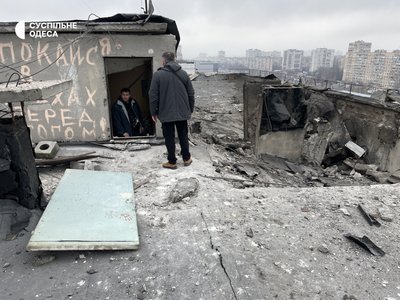 В Одесі обрали підрядника для відновлення будинку, в який у новорічну ніч влучив російський дрон В Одесі обрали підрядника для відновлення будинку, в який у новорічну ніч влучив російський дрон