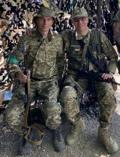Андрій Рибалко і Андрій Парубій на позиції на другій лінії оборони на межі Миколаївської і Херсонської областей, травень 2022 року Андрій Рибалко і Андрій Парубій на позиції на другій лінії оборони на межі Миколаївської і Херсонської областей, травень 2022 року