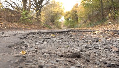 "Ремонтуємо своїми руками": в Івківцях на Черкащині місцеві жителі самотужки латають дорогу "Ремонтуємо своїми руками": в Івківцях на Черкащині місцеві жителі самотужки латають дорогу