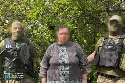 Наводили удари по місту: СБУ затримала чотирьох жителів Костянтинівки, яких підозрюють в роботі на РФ Наводили удари по місту: СБУ затримала чотирьох жителів Костянтинівки, яких підозрюють в роботі на РФ