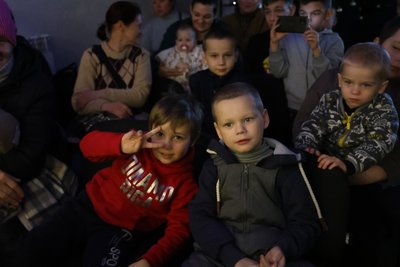 Херсон, Новий рік, ялинка, свято, захід, укриття Херсон, Новий рік, ялинка, свято, захід, укриття