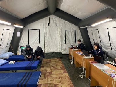 На Хмельниччині працюють шість мобільних Пунктів незламності: ними скористалися понад 2300 людей На Хмельниччині працюють шість мобільних Пунктів незламності: ними скористалися понад 2300 людей