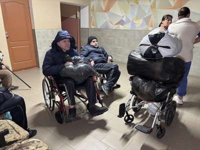 З Кролевецького будинку-інтернату евакуювали 18 підопічних З Кролевецького будинку-інтернату евакуювали 18 підопічних