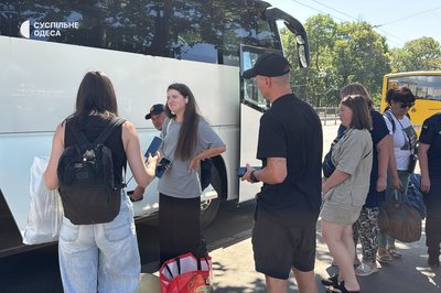 «Нас евакуювали у поле»: що розповіли пасажири потяга Дніпро-Одеса, в який влучив російський дрон вранці 13 серпня «Нас евакуювали у поле»: що розповіли пасажири потяга Дніпро-Одеса, в який влучив російський дрон вранці 13 серпня