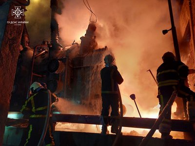 Рятувальники ліквідували наслідки російських обстрілів у столиці 19 грудня Рятувальники ліквідували наслідки російських обстрілів у столиці 19 грудня