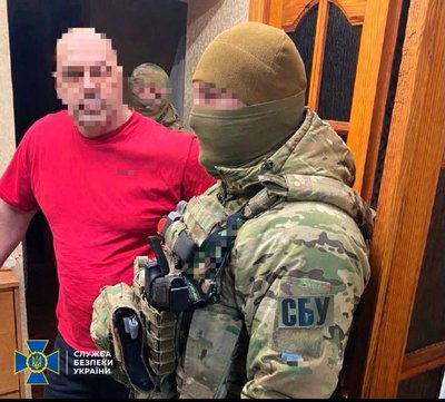 Судитимуть трьох чоловіків, яких СБУ підозрює у вимаганні чотирьох тисяч доларів США на Рівненщині Судитимуть трьох чоловіків, яких СБУ підозрює у вимаганні чотирьох тисяч доларів США на Рівненщині