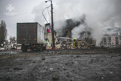 Рятувальники показали наслідки ракетних обстрілів Києва