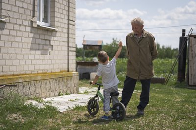 "Дрон впав у сарай, де теля стояло". Як живуть у Слов'янці на Дніпропетровщині, що за 20 км до лінії зіткнення "Дрон впав у сарай, де теля стояло". Як живуть у Слов'янці на Дніпропетровщині, що за 20 км до лінії зіткнення