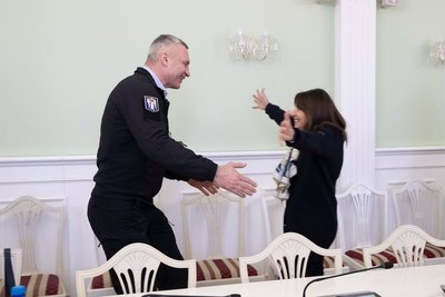 Міська голова Парижа Анн Ідальго зустрілася з Кличком та відвідала Бородянку Міська голова Парижа Анн Ідальго зустрілася з Кличком та відвідала Бородянку