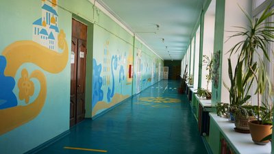 "Викидують як кошенят". У Сумах батьки виступають проти можливого закриття школи "Викидують як кошенят". У Сумах батьки виступають проти можливого закриття школи